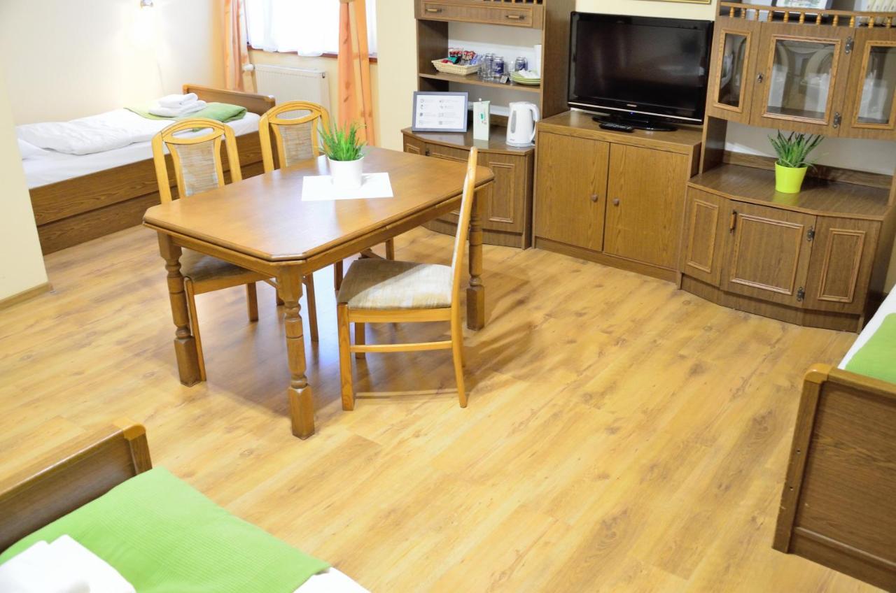 Bed and Breakfast Wenderedu Business Center Вроцлав Екстер'єр фото