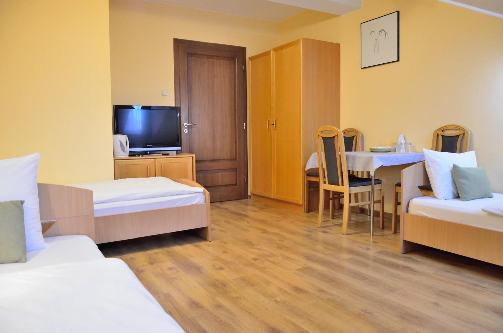 Bed and Breakfast Wenderedu Business Center Вроцлав Екстер'єр фото