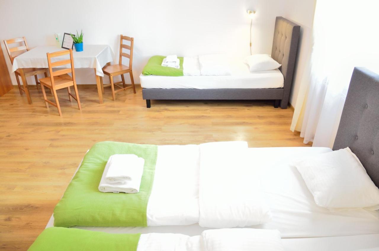 Bed and Breakfast Wenderedu Business Center Вроцлав Екстер'єр фото