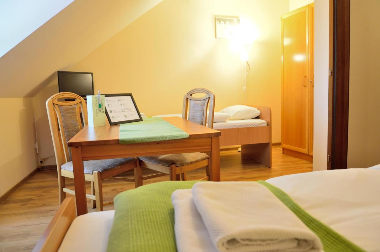 Bed and Breakfast Wenderedu Business Center Вроцлав Екстер'єр фото