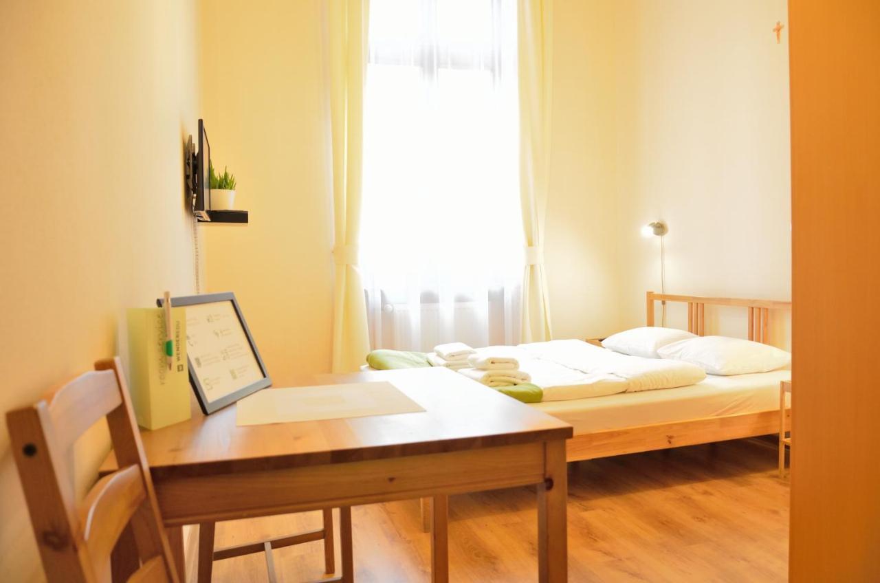 Bed and Breakfast Wenderedu Business Center Вроцлав Екстер'єр фото