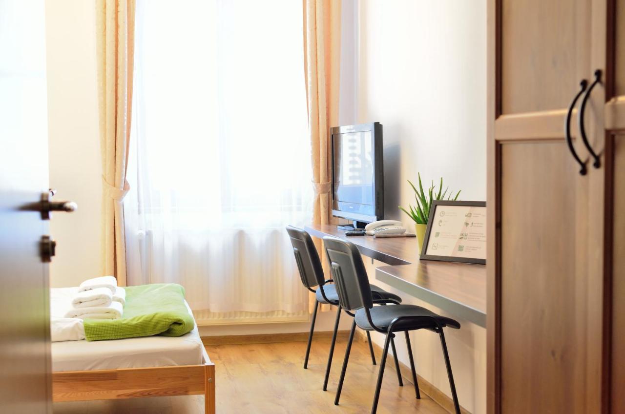 Bed and Breakfast Wenderedu Business Center Вроцлав Екстер'єр фото