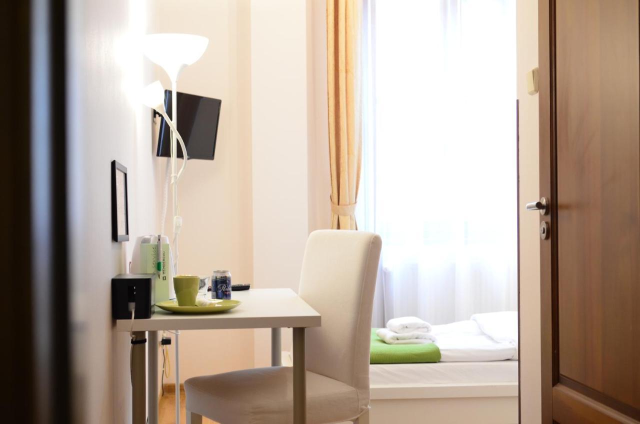 Bed and Breakfast Wenderedu Business Center Вроцлав Екстер'єр фото